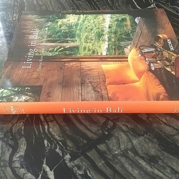 TASCHEN - Living in Bali (hardcover) book - Picture 4 of 8